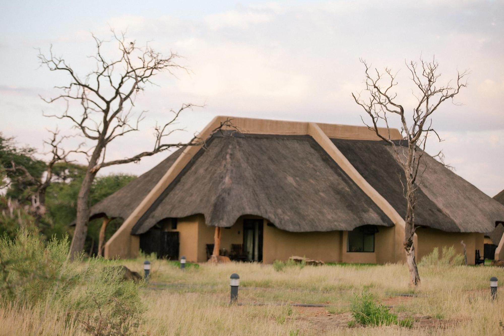 Okapuka Safari Lodge Windhoek Chambre photo